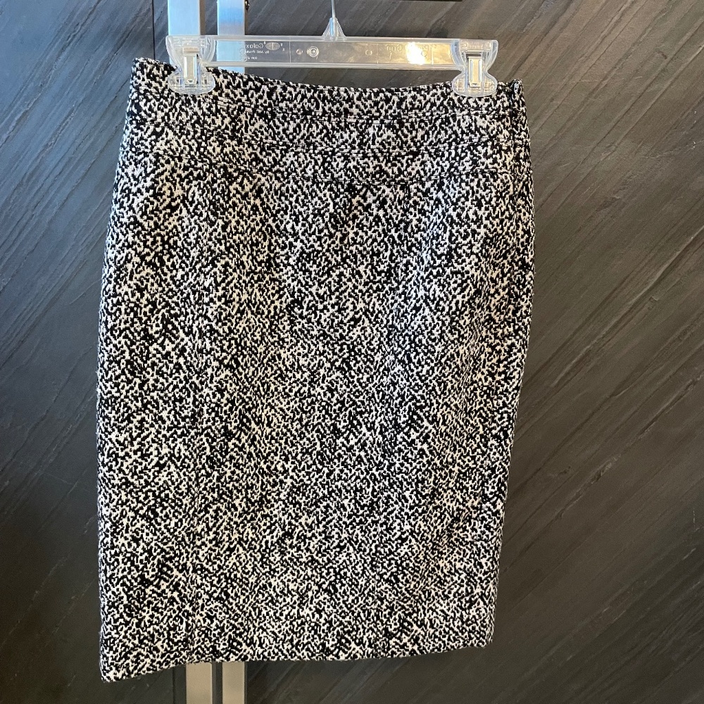 WHBM wool blend size 4 white house black market skirt